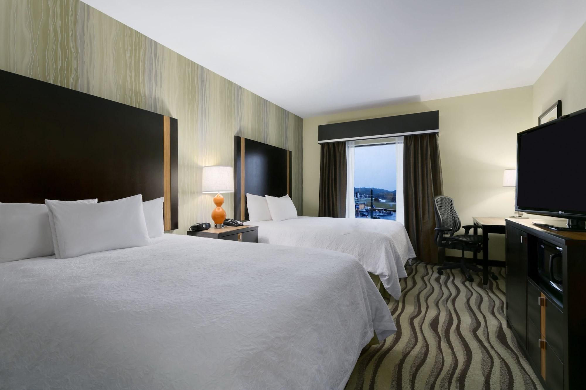 Hampton & Hotel