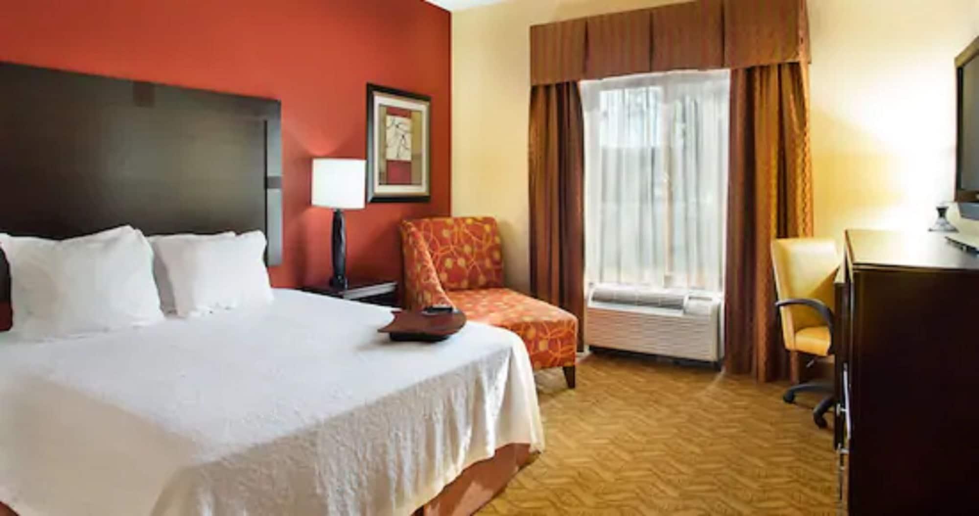 Hampton & Hotel