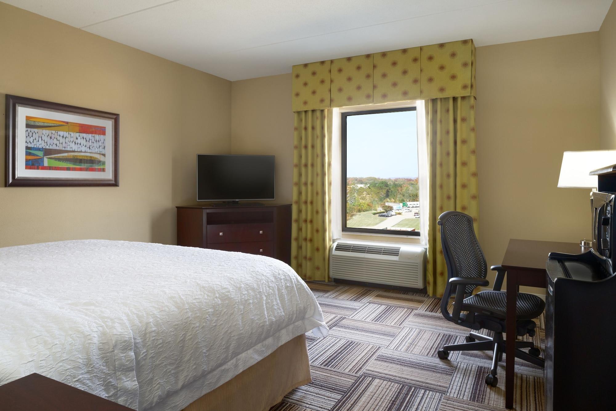 Hampton & Hotel Laurel
