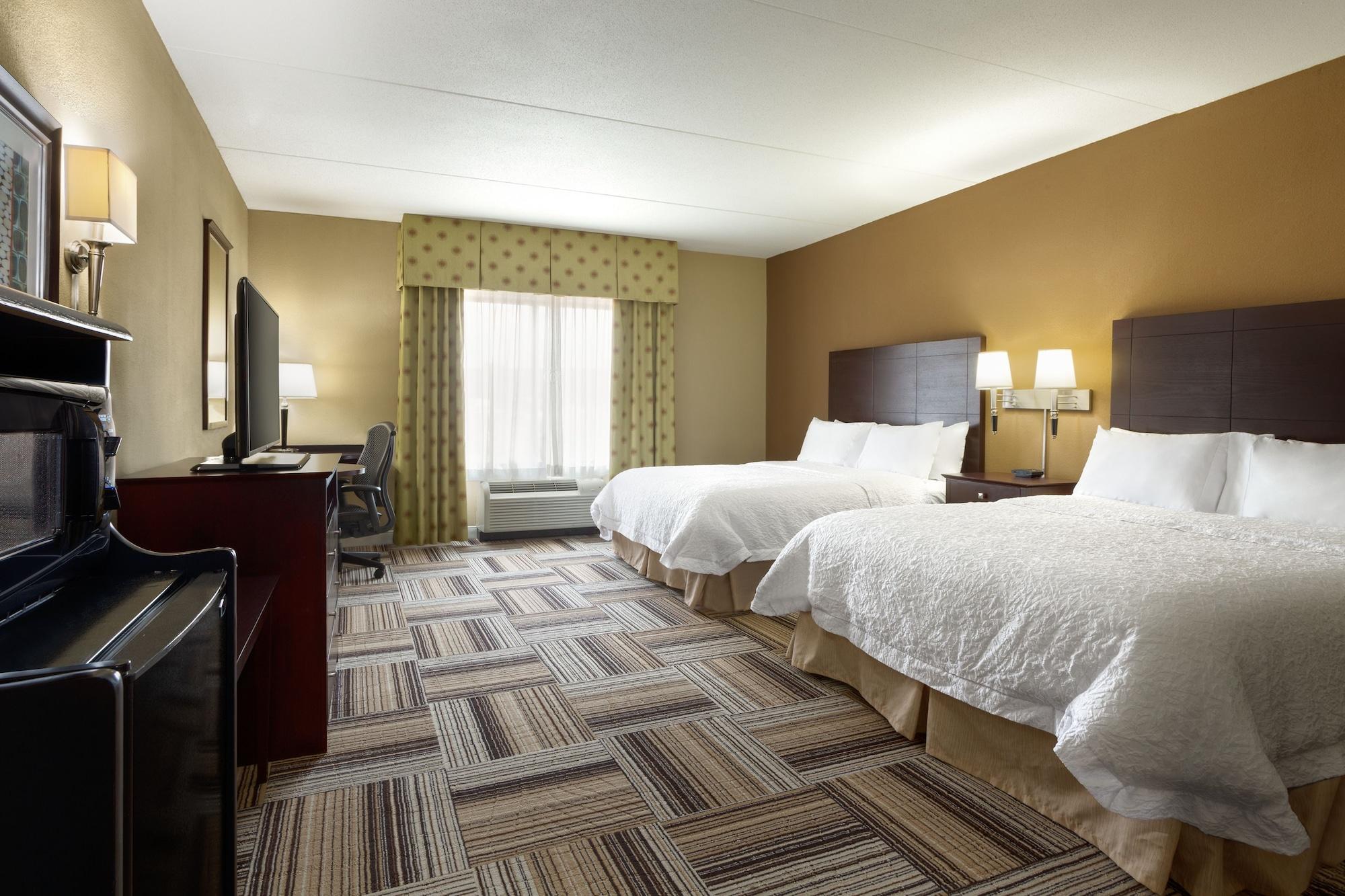 Hampton & Hotel Laurel