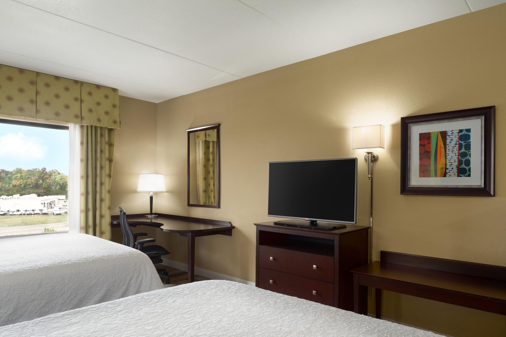 Hampton & Hotel Laurel