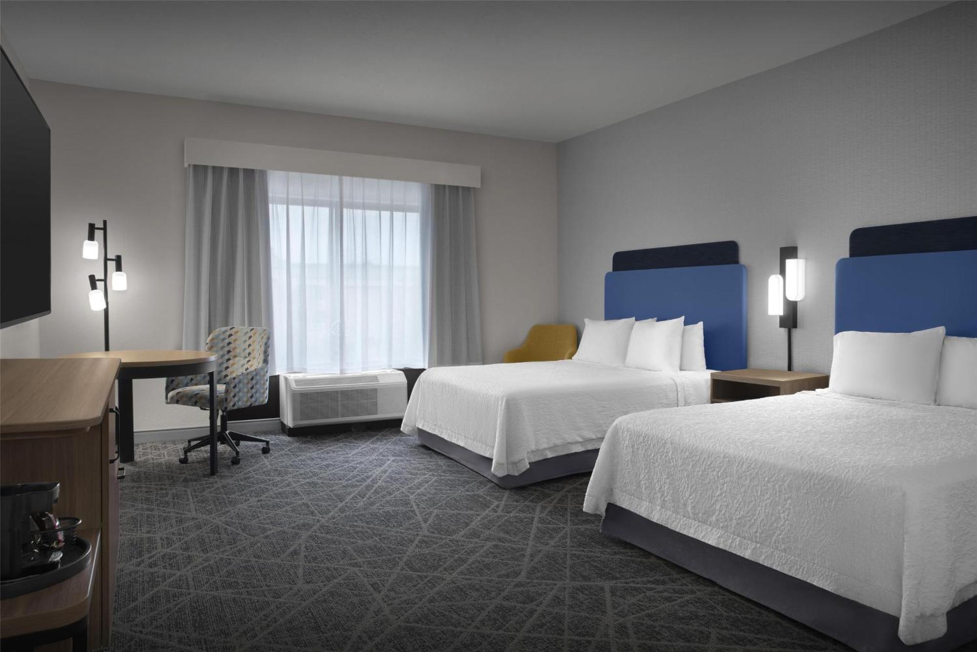 Hampton & Hotel