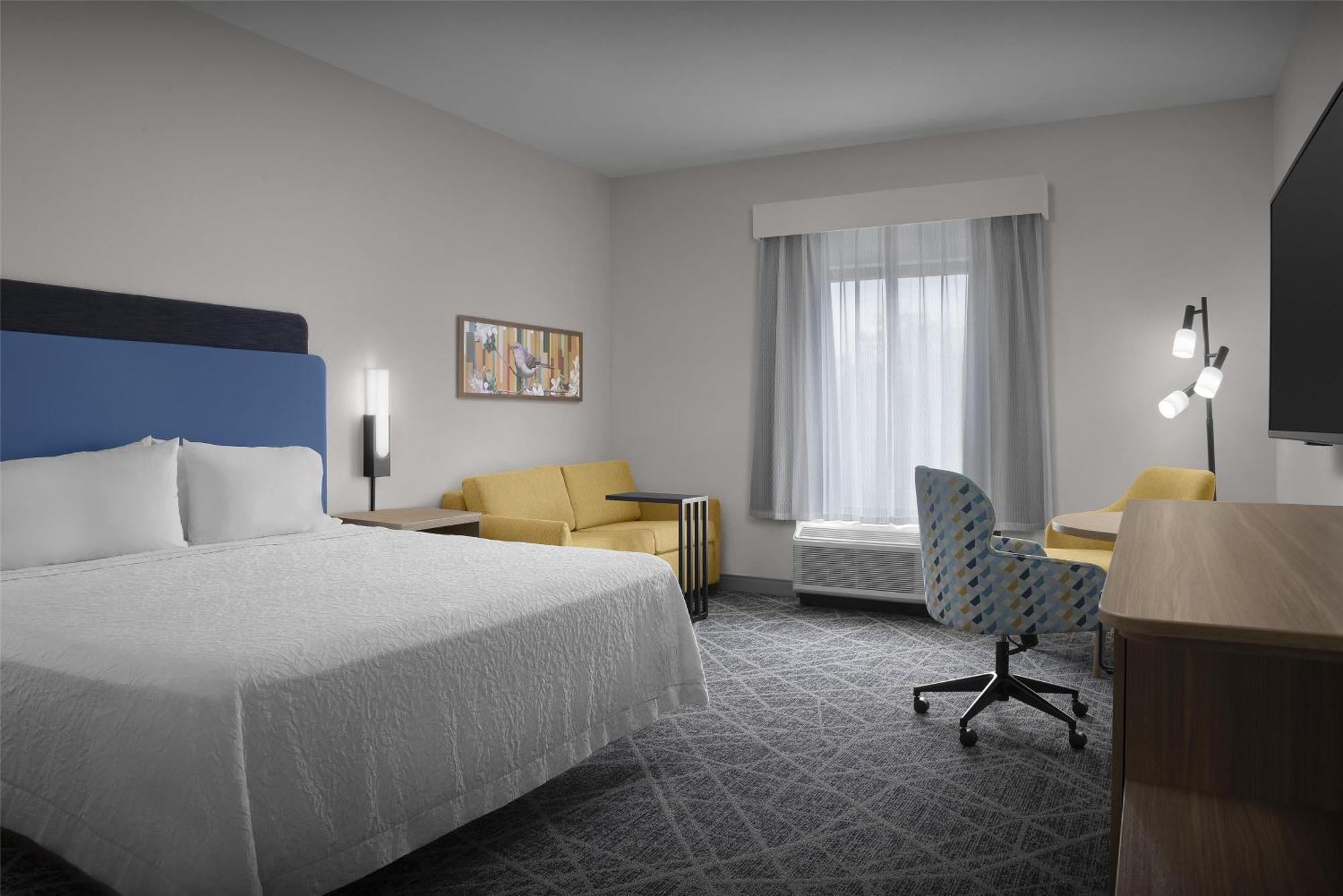 Hampton & Hotel Laurel
