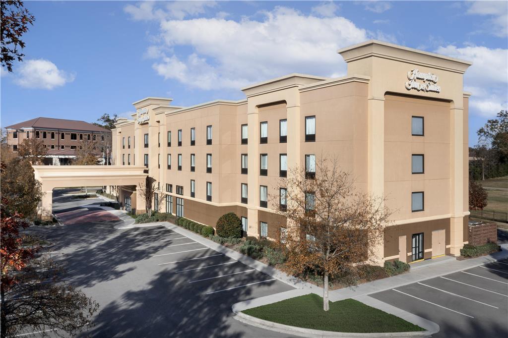 Hampton & Hotel