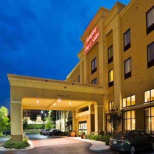 Hampton & Hotel Laurel